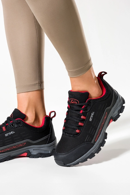 Czarne buty trekkingowe damskie sznurowane z czerwonymi dodatkami softshell Casu B2003-3