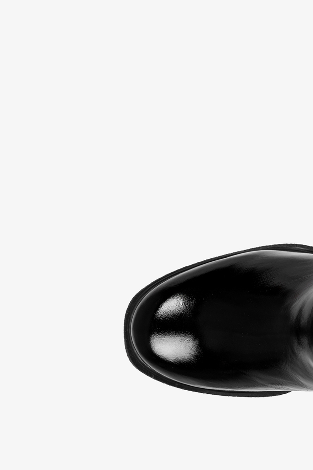 Czarne botki skórzane damskie lakierowane na klocku z gumką PRODUKT POLSKI Casu 60440
