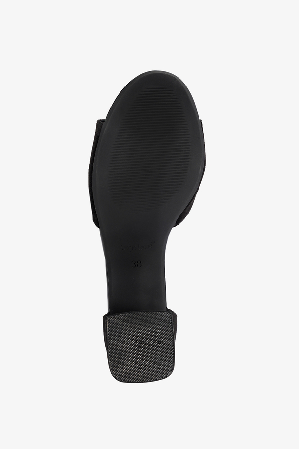 Czarne sandały damskie Sergio Leone z ozdobą na szerokim klocku zakryta pięta pasek wokół kostki skórzana wkładka SK874-CA