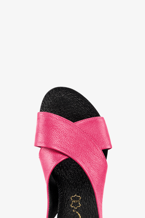 Fuksjowe sandały skórzane damskie płaskie z gumką paski na krzyż PRODUKT POLSKI Casu 40407