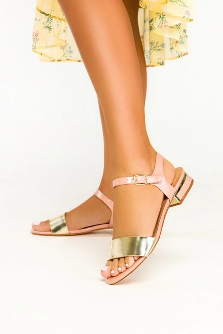 Różowe sandały płaskie z błyszczącym paskiem Casu ER21X10/N
