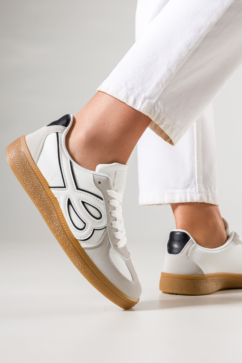 Biae sneakersy damskie buty sportowe na elastycznej paskiej podeszwie sznurowane Casu BC25610