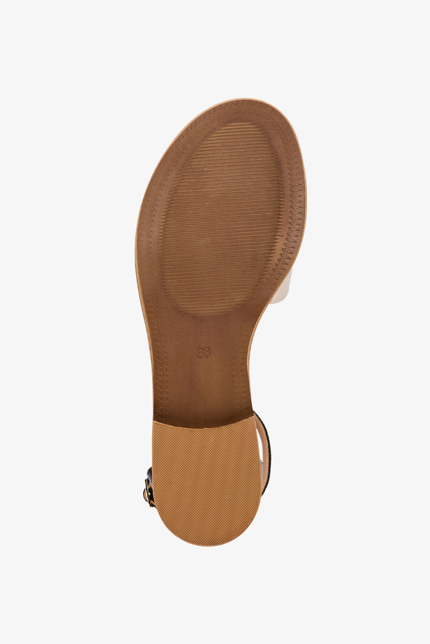 Beżowe sandały skórzane damskie z zakrytą piętą pasek wokół kostki PRODUKT POLSKI Casu 2287-130-100