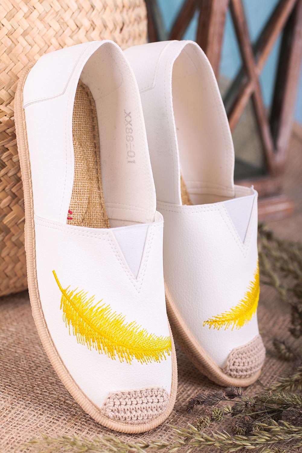 Biae espadryle Casu slip on z pirkiem XX88-01