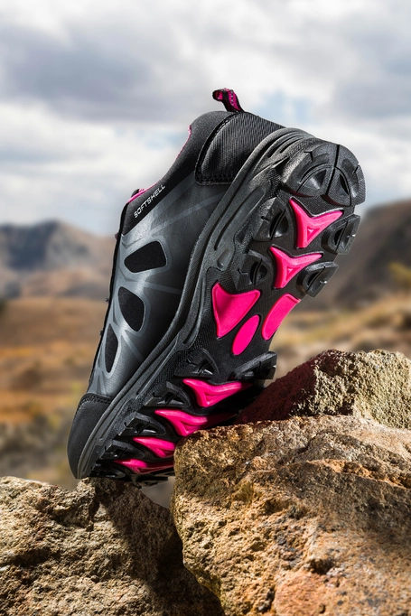 Czarne buty trekkingowe damskie z różowymi dodatkami sznurowane softshell Casu B2110-5