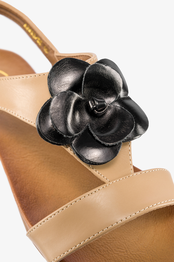 Beżowe sandały z kwiatem damskie płaskie Casu K24X3-BE