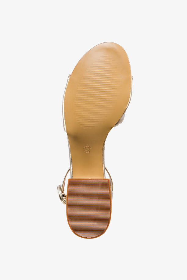 Złote sandały damskie na ozdobnym niskim obcasie zakryta pięta pasek wokół kostki skórzana wkładka Casu ER24X21-G