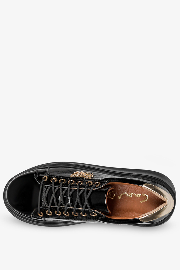 Czarne sneakersy skórzane lakierowane damskie na platformie z ozdobą sznurowane PRODUKT POLSKI Casu DS-739
