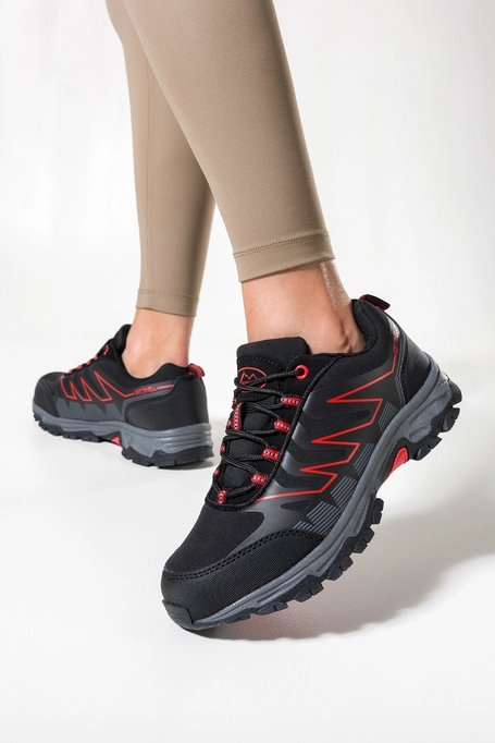 Czarne buty trekkingowe damskie sznurowane z czerwonymi dodatkami softshell Casu B2113-4