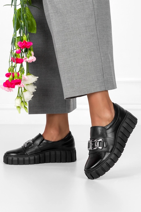 Czarne półbuty skórzane damskie sneakersy na platformie z łańcuchem PRODUKT POLSKI Casu 487