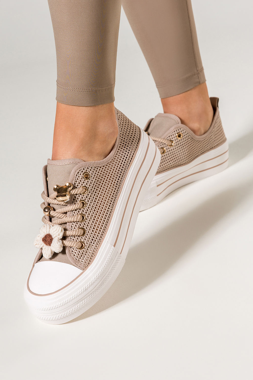 Beowe trampki damskie aurowe sneakersy na platformie sznurwka z kwiatem i ozdobami Carla QY880-6