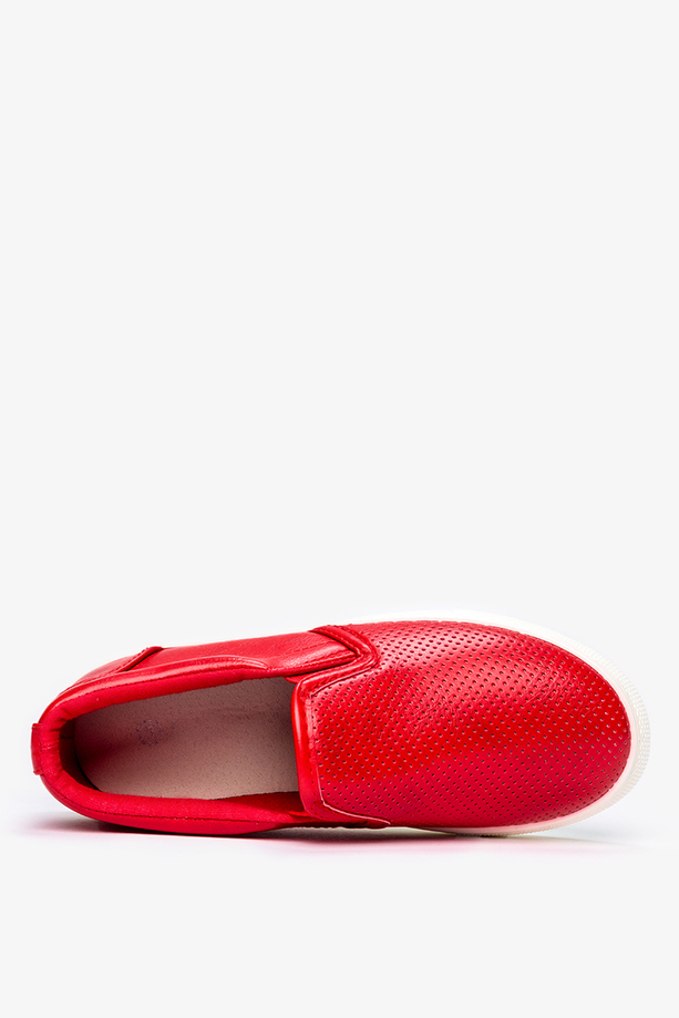 Czerwone buty sportowe slip on ażurowe Casu 29371