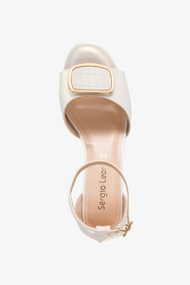 Perłowe sandały damskie Sergio Leone z ozdobą na szerokim klocku zakryta pięta pasek wokół kostki skórzana wkładka SK874-CA